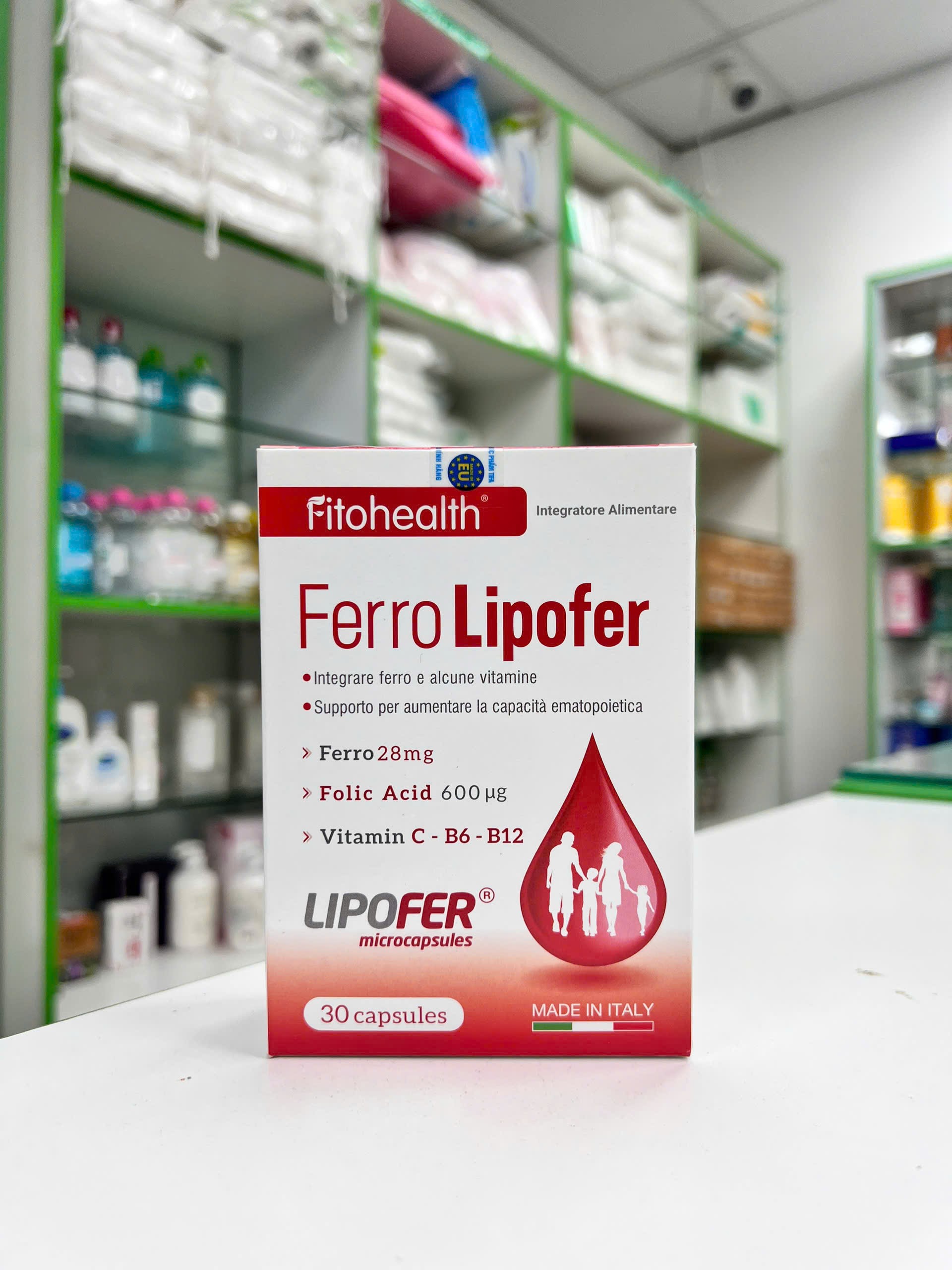 Thực Phẩm Bổ Sung Sắt Ferro Lipofer — Hộp 30 capsules nền trắng đỏ, ghi Ferro 28mg và Folic Acid 600 µg